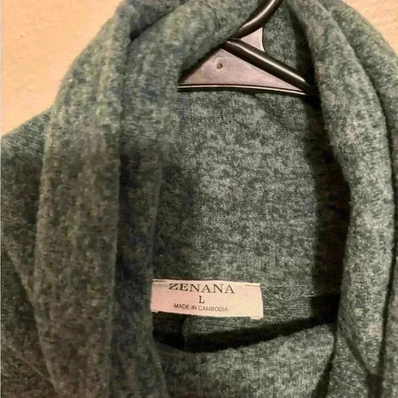 women’s Zenana Sweater Size L - Picture 2 of 6